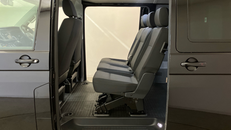 Volkswagen Transporter T32 Swb Diesel 2.0 BiTDI 204 Highline Kombi Van DSG